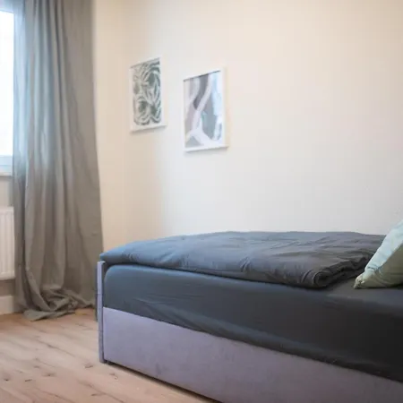 Stilvolles Mit Balkon & Wifi バート・シュレーマ